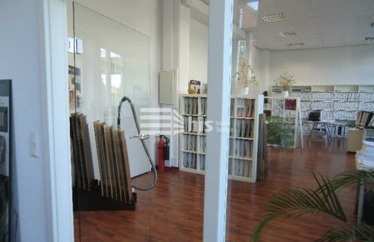 Büro mit Glastüre
